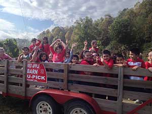 A school field trip from Dalton, Ga taking the wagon ride